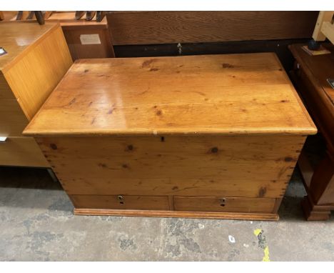 19TH CENTURY PINE TRUNK WITH FITTED BASE DRAWERS 
