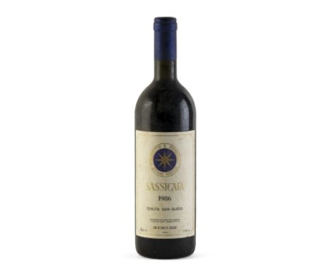 A bottle of Sassicaia Tenuta San Guido, vintage 1986. Category: red wine. D.O.C. Bolgheri Sassicaia, Italy. Level: B. 750 ml.