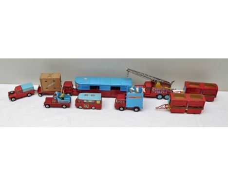 CORGI TOYS DIE-CAST VEHICLES THE CHIPPERFIELD CIRCUS COLLECTION including articulated Bedford horse box, Land Rover 109 picku