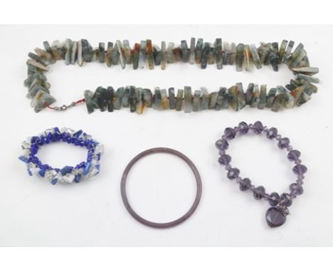 A POLISHED MOSS AGATE STONE NECKLACE together with a polished stone disc BANGLE and TWO OTHER STONE BRACELETS 