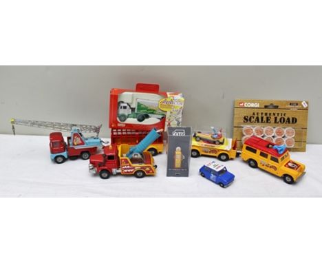 CORGI DIE-CAST VEHICLE LAND ROVER 109 WB PINDER JEAN RICHARD CIRCUS together with two trailers and Corgi cannon and figure, l