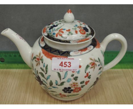 A late 18th century Worcester teapot having polychrome enamel floral and scale decoration