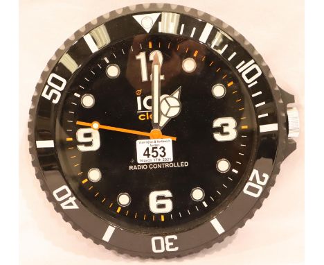 Radio controlled black dial Ice Clock wall clock, D: 30 cm, working at time of lotting. P&amp;P Group 2 (£18+VAT for the firs