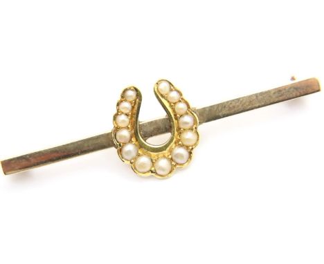 Presumed 9ct gold horseshoe brooch set with seed pearls, 3.4g. P&P Group 1 (£14+VAT for the first lot and £1+VAT for subseque