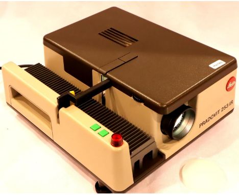 Ernst Leitz Wetzlar Pradovit 253 infrared working slide projector with working original infrared remote control, slide casset