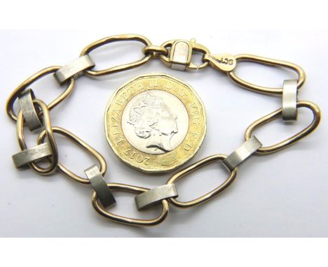 Modern 9ct yellow and white gold bracelet, L: 18 cm, 4.7g. P&amp;P Group 1 (£14+VAT for the first lot and £1+VAT for subseque
