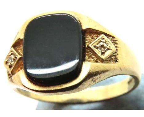 9ct gold onyx and diamond set gents signet ring, size S, 4.6g. P&amp;P Group 1 (£14+VAT for the first lot and £1+VAT for subs