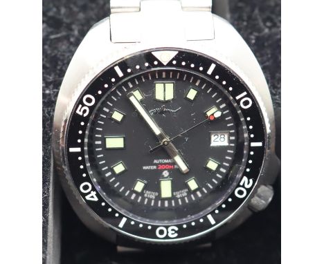 Gents Shark divers 200m wristwatch, new and boxed. Dial D: 30 mm. P&amp;P Group 1 (£14+VAT for the first lot and £1+VAT for s