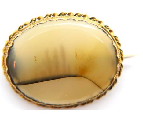 Victorian presumed gold moss agate set small brooch, L: 2.5 cm, 2.8g. P&amp;P Group 1 (£14+VAT for the first lot and £1+VAT f
