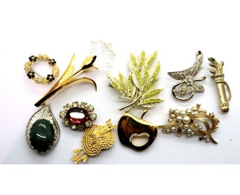 Mixed costume jewellery brooches including a Swarovski example. P&amp;P Group 1 (£14+VAT for the first lot and £1+VAT for sub