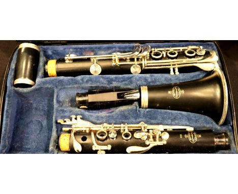Buffet Crampon &amp; Cie cased clarinet, model B-12. P&amp;P Group 2 (£18+VAT for the first lot and £3+VAT for subsequent lot