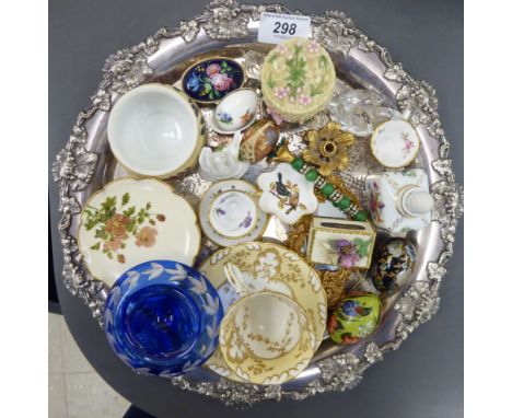 A mixed lot: to include ceramic and other miniature collectables        CS