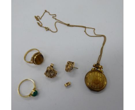 Yellow metal and gold jewellery: to include a 14ct gold ring, set with a green stone       11