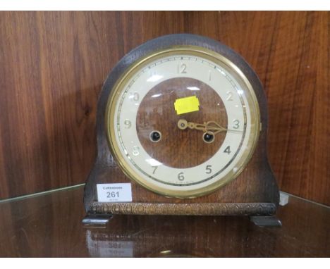 A VINTAGE OAK CASED SMITHS MANTLE CLOCK 