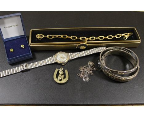 A COLLECTION OF ASSORTED JEWELLERY TO INCLUDE A  HALLMARKED SILVER BANGLE, PAIR OF GOLD EARRINGS , WRIST WATCH ETC