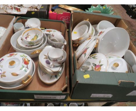 TWO TRAYS OF ROYAL WORCESTER EVESHAM TOGETHER WITH TRAY OF  ASSORTED CERAMICS A/F (3)