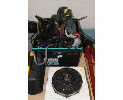 A QUANTITY OF TOOLS, TO INCLUDE A GRINDER, JIGSAW, ETC