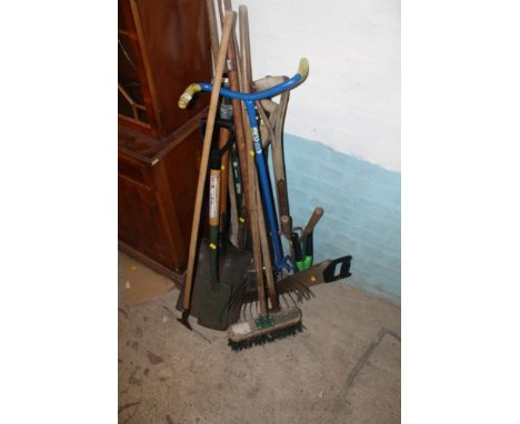A QUANTITY OF GARDENING TOOLS