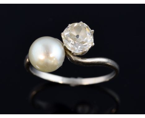  Edwardian diamond and pearl set ring, the old cut diamond of 0.72 carats, pearl 6.7 mm, in unmarked .   
