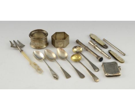 Edward VII silver vesta case, by Albert Jackson, Birmingham 1905, together with other silver items including two napkin rings