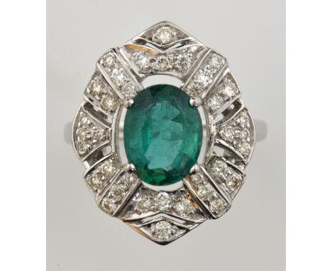 Diamond and emerald Art Deco style plaque ring with central emerald of 2.00 carats and openwork border set with brilliant cut