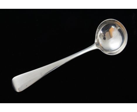 George III small silver ladle, by Solomon Hougham, London 1813, 13.5 cm long, 31 gr. .   
