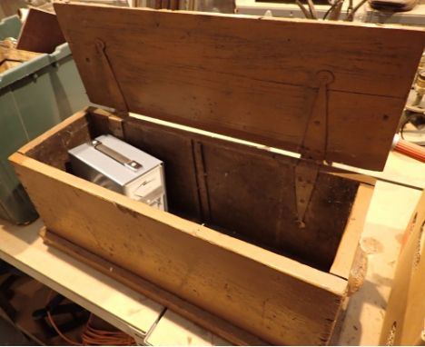 Antique tool box containing a Farnell sound sync indicator and mixed tools 