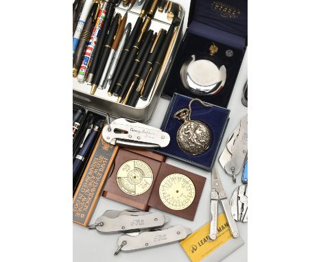 A BOX OF ASSORTED ITEMS, to include a boxed 'Parker, African' set, a boxed 'Harley Davidson' pen, others to include Parker, a