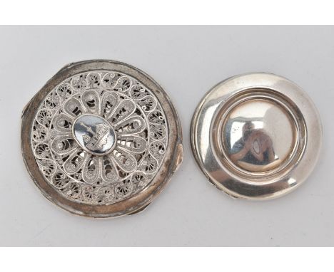 TWO COMPACTS, to include a silver 'Kigu' round polished compact, hallmarked 'Kigu Ltd' Birmingham 1950, approximate gross wei