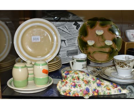 A QUANTITY OF NAMED AND UNNAMED DECORATIVE CERAMICS ETD, to include a Ridgway Homemaker dinner plate, six T.G. Green Gold Cor