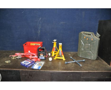 A 20 LITRE 'JERRY' CAN AND AUTOMOTIVE TOOLS including a pair of Halfords axle stands, a lifting strop, a Linwood battery char