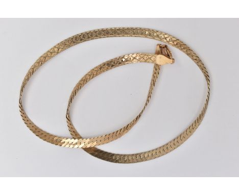 A 9CT GOLD FLAT HERRINGBONE CHAIN NECKLACE, textured pattern, fitted with a lobster clasp, hallmarked 9ct Birmingham import, 