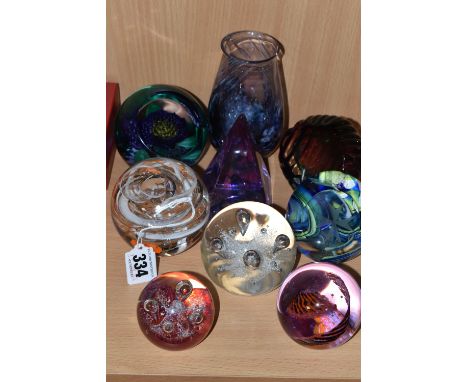 A CAITHNESS GLASS POSY VASE AND EIGHT ASSORTED MODERN GLASS PAPERWEIGHTS, including Langham Glass House, Mdina and Caithness,