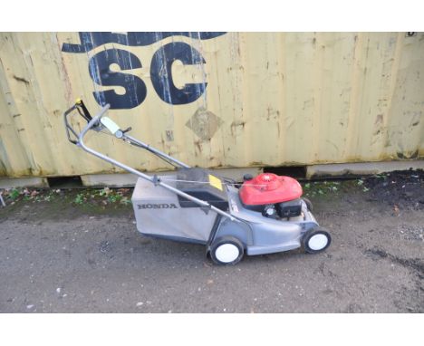 A HONDA HRB425c self propelled petrol lawn mower with grass box (engine pulls freely but hasn't started)