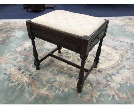 EARLY 20TH CENTURY CARVED WOOD PIANO STOOL 