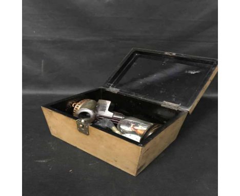 GROUP OF MIXED COLLECTABLESincluding pipes, camera box etc