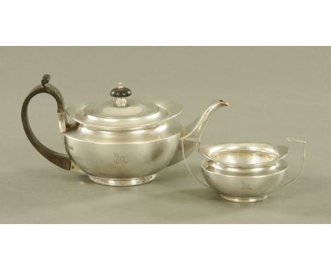 A George V silver teapot and sucrier, London marks for 1910 and 1911, maker D &amp; J Wellby, gross weight 1,017 grams.