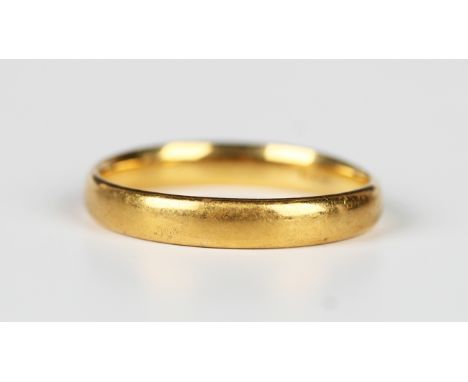 A 22ct gold wedding ring, weight 4.6g, ring size approx R1/2.Buyer’s Premium 29.4% (including VAT @ 20%) of the hammer price.