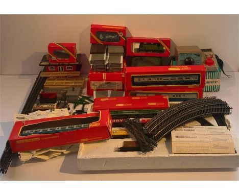 Hornby Railways "00" Scale Set Circa 1960 including Engine D5572 (Triang R.357), Five Goods Waggons, R.252 L.N.E.R. LOCO J.83