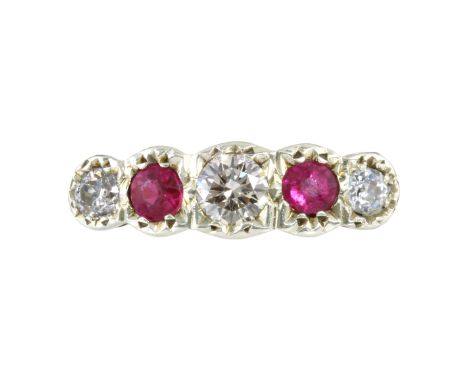 AN DIAMOND AND RUBY FIVE STONE RING in yellow gold set with five alternating, graduated round cut diamonds and rubies. Ring s