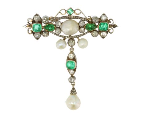 AN ANTIQUE EMERALD, NATURAL PEARL AND DIAMOND BROOCH in high carat yellow gold and silver, set with a central pearl of 9.2mm 