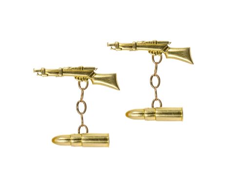 A PAIR OF GUN / PISTOL AND BULLET CUFFLINKS in yellow gold, each comprising two links modeled as a gun and bullet, connected 