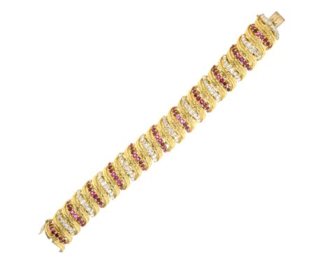 A VINTAGE RUBY AND DIAMOND BRACELET, KUTCHINSKY 1966 in 18ct yellow gold comprising a single row of articulated undulating li