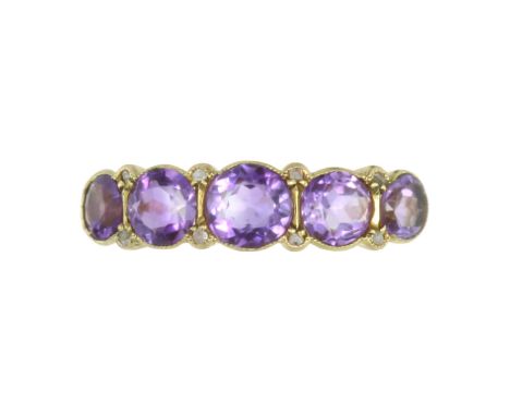 AN ANTIQUE AMETHYST AND DIAMOND DRESS RING in high carat yellow gold set with a row of five graduated round cut amethysts pun