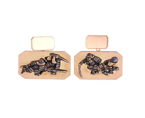 A PAIR OF SHAKUDŌ AND GOLD COLOURED PANEL CUFFLINKSThe polished octagonal gold coloured panels with applied shakudō panels ca