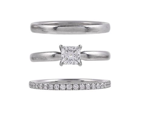 DE BEERS, SIGNATURE, A SINGLE STONE DIAMOND RING, AND DE BEERS, CLASSIC, A DIAMOND HALF ETERNITY RINGThe princess cut diamond