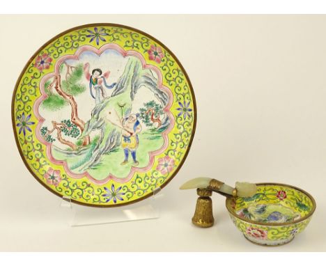 2 Piece Lot 20th C Chinese Enameled Table Wares. Includes a saucer dish and a cup with white jadeite and brass handle. Figura