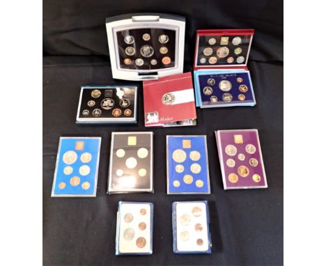 A COLLECTION OF COINS to include 1970 Coinage of Great Britain, Falklands 1982, Decimal Coinage Set, 1999 UK Proof Coin Set, 