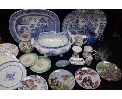 A 'TRADITIONAL' POOLE POTTERY VASE, AND OTHER ITEMS including Susie Cooper plates, a large Victorian Willow pattern dish, 'Hu