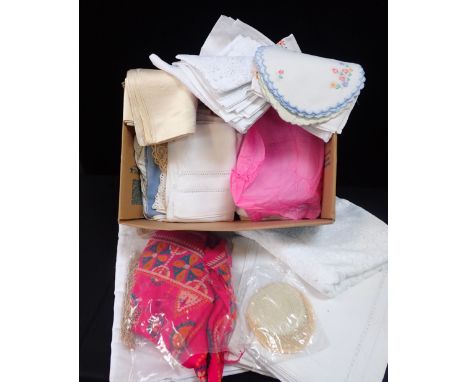 VINTAGE TABLE LINEN, INCLUDING DAMASK TABLECLOTHS and other items